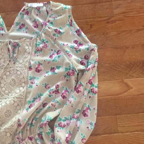 Romper - Picture 2 of 5